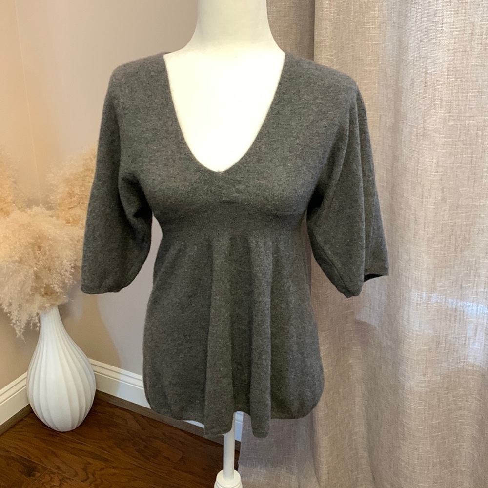 Mainbocher 100% cashmere gray v neck babydoll sweater